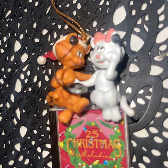 ⭐Mistletoe Magic Collection Cats Christmas Ornament Cats Listening to CD Walkman - Picture 5 of 5